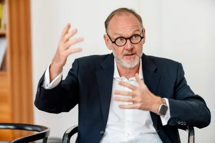 Harald Christ is a consultant, entrepreneur, politician, and philanthropist – a man of many roles. Berlin-based Christ, previously involved with the SPD and FDP, has strong political connections. In an interview with Börsen-Zeitung in early February, he brought up the concept of a 500 billion euro infrastructure fund. Harald Christ is a consultant, entrepreneur, politician, and philanthropist – a man of many roles. Berlin-based Christ, previously involved with the SPD and FDP, has strong political connections. In an interview with Börsen-Zeitung in early February, he brought up the concept of a 500 billion euro infrastructure fund.